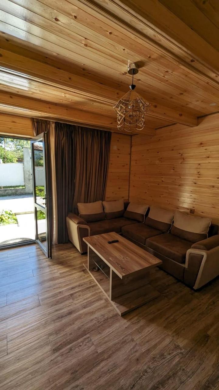 Villa Taripiri Ambrolauri Esterno foto