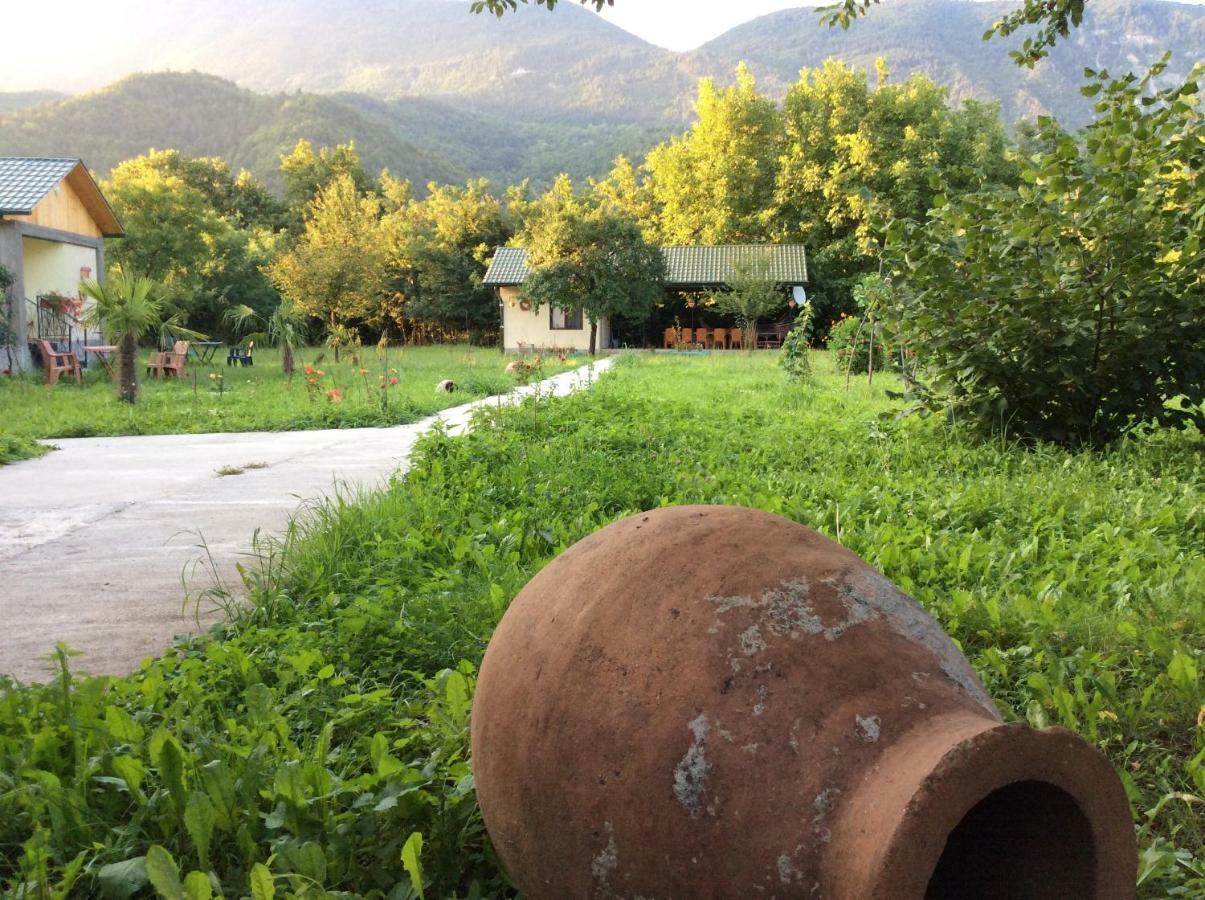 Villa Taripiri Ambrolauri Esterno foto