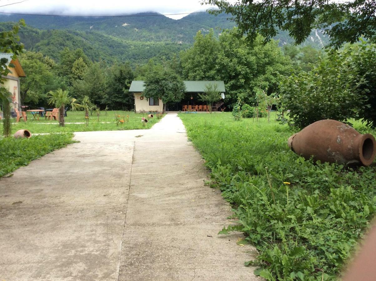 Villa Taripiri Ambrolauri Esterno foto